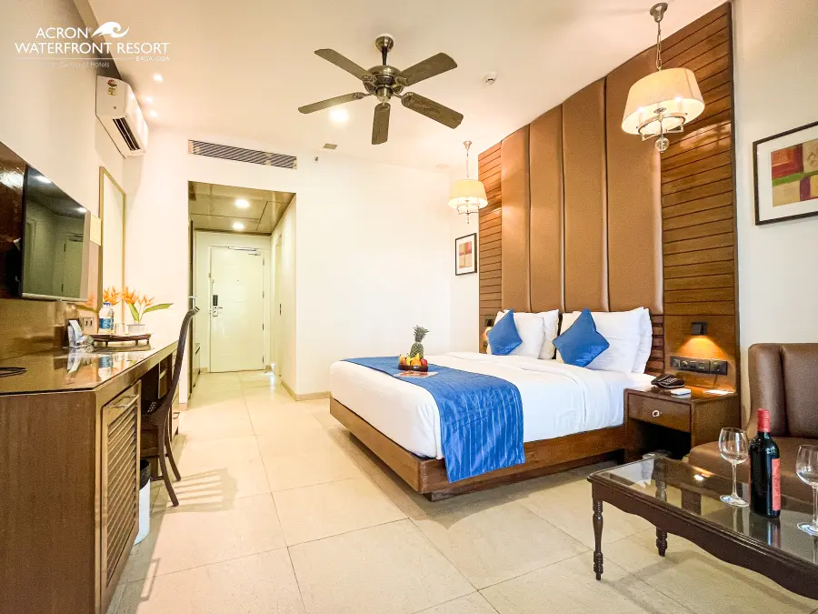 Acron Waterfront Pool